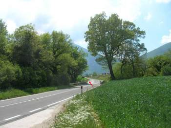 road from Castelraimondo